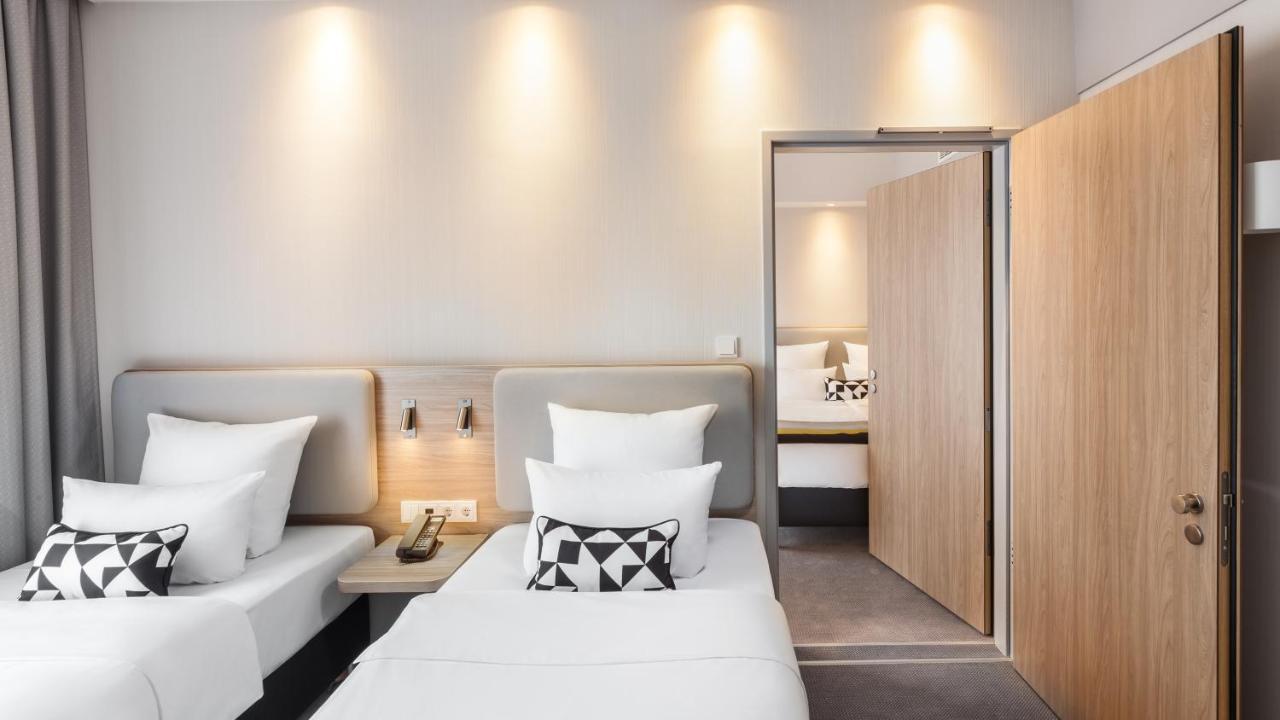Holiday Inn Express - Munich North By Ihg Exteriör bild