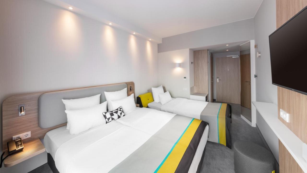 Holiday Inn Express - Munich North By Ihg Exteriör bild