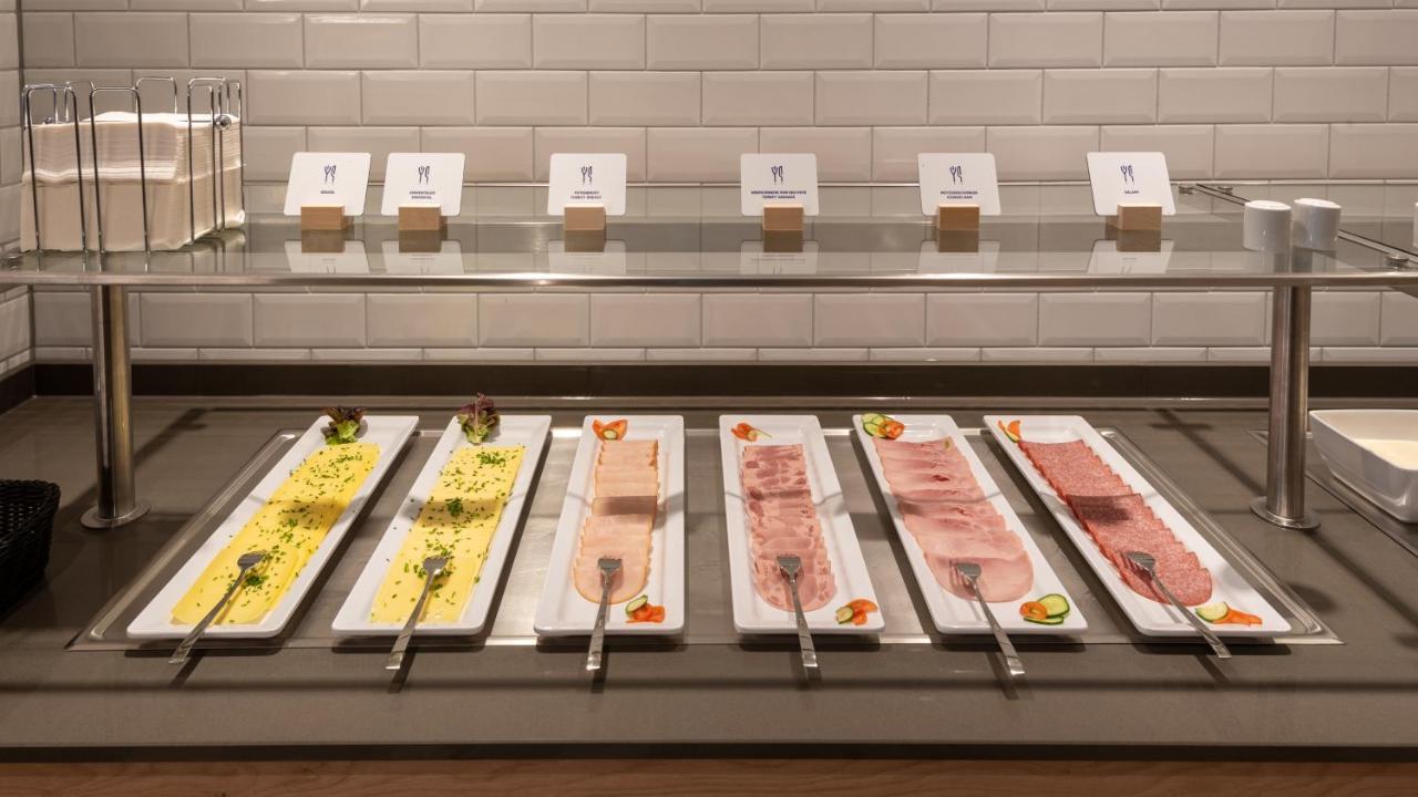 Holiday Inn Express - Munich North By Ihg Exteriör bild