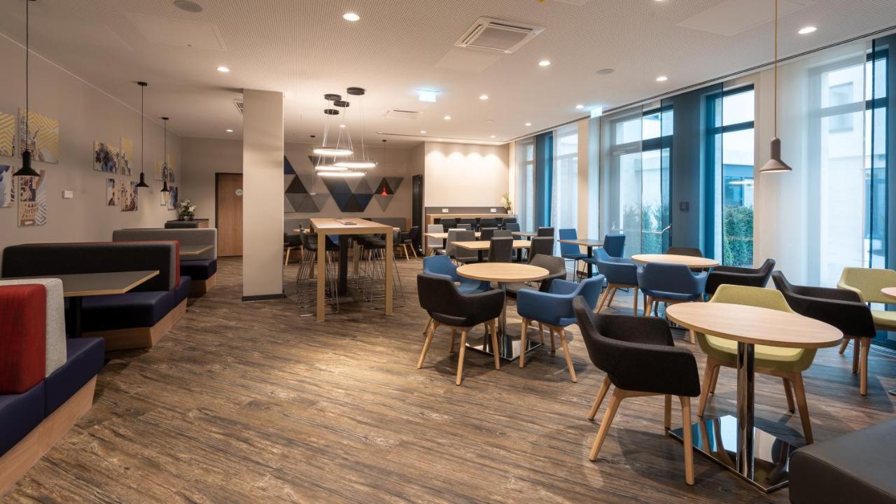 Holiday Inn Express - Munich North By Ihg Exteriör bild