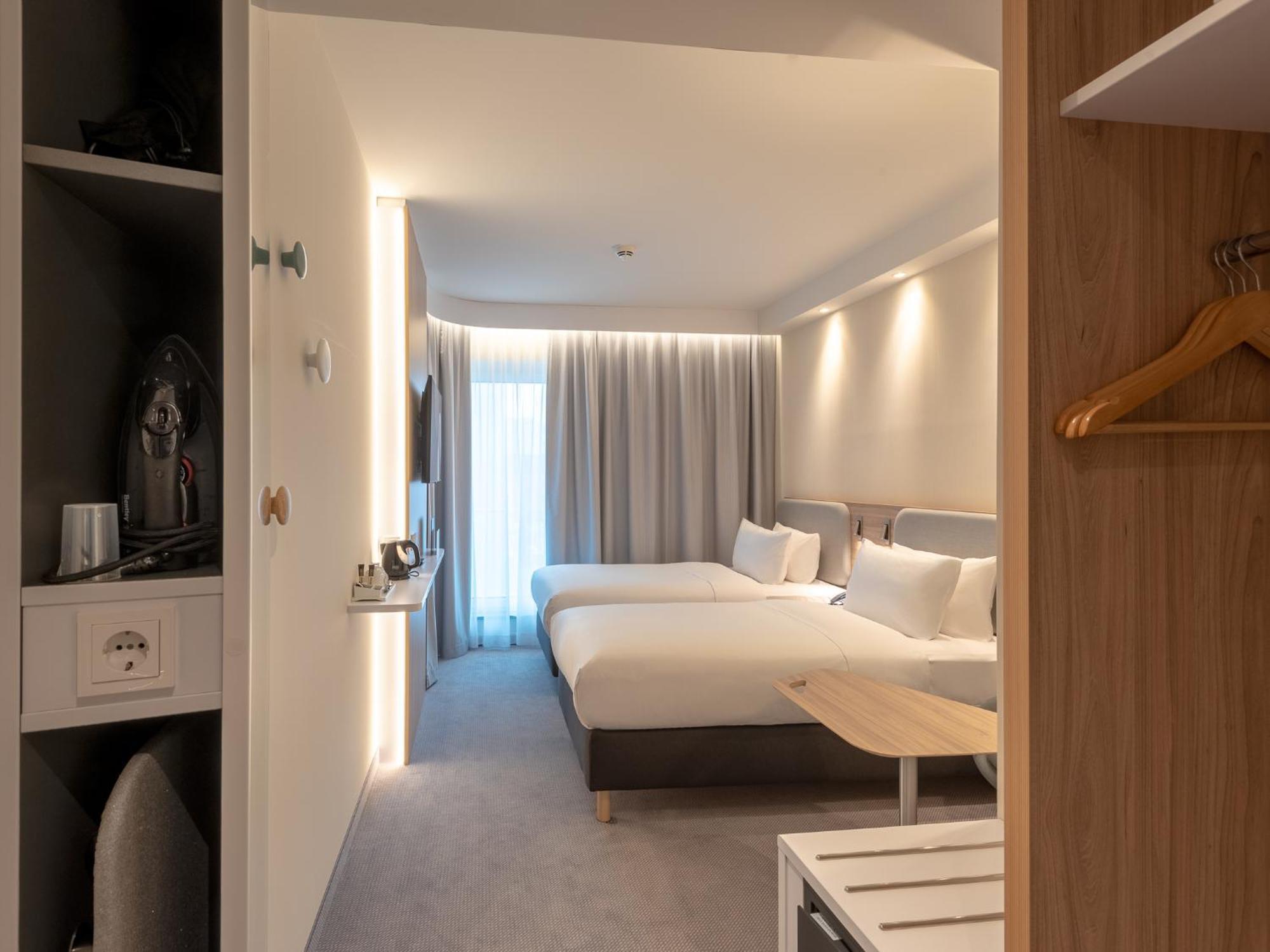 Holiday Inn Express - Munich North By Ihg Exteriör bild